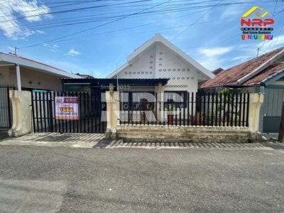 Rumah Klasik Adem di Tamanbaru Banyuwangi – Hunian Nyaman di Tengah Kota