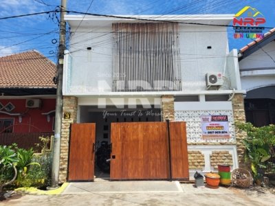 Dijual rumah cantik terawat, 2 lantai, siap huni, jual cepat BU