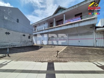 harga sewa ruko Banyuwangi, sewa ruko Banyuwangi kota, ruko disewakan Banyuwangi, harga ruko Banyuwangi 2026, sewa ruko murah Banyuwangi, properti Banyuwangi, investasi ruko Banyuwangi, ruko strategis Banyuwangi, bisnis ruko Banyuwangi, ruko pinggir jalan Banyuwangi, ruko pusat kota Banyuwangi, tempat usaha Banyuwangi, lokasi usaha strategis Banyuwangi, peluang bisnis Banyuwangi, usaha kuliner Banyuwangi, harga sewa ruko di Banyuwangi kota terbaru, berapa harga sewa ruko Banyuwangi per tahun, rekomendasi ruko murah di Banyuwangi, ruko strategis untuk usaha di Banyuwangi, tips sewa ruko di Banyuwangi kota